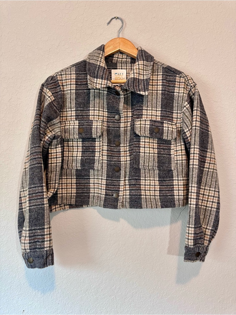 Cali 1850 Women's Gray Plaid Cropped Jacket